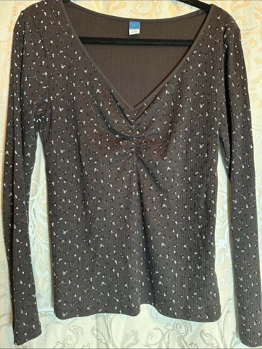 Old Navy Ribbed Long-Sleeve V-Neck Top in Grey with Micro Flowered Print Cottage